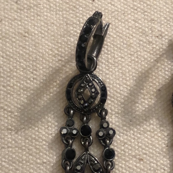 Black and Gray Vintage Monet Dangly Earrings. Has a goth Victorian vibe. 🖤 - Picture 2 of 16